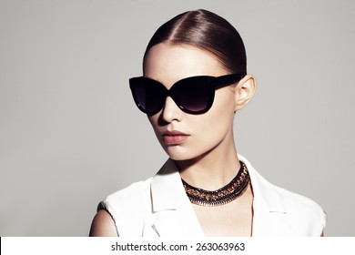 Fashion Portrait Of Beautiful Model With Sunglasses 