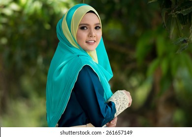 Girl world beautiful muslim Top 10