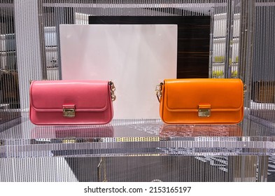 Fashion Shop Window With Female Handbags ,display 

