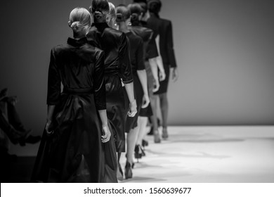 468,856 Catwalk fashion Images, Stock Photos & Vectors | Shutterstock