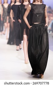 554,820 Model fashion runway Images, Stock Photos & Vectors | Shutterstock