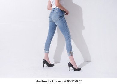 332 Woman wearing jeans and pumps Images, Stock Photos & Vectors ...