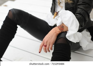 Fashion Woman Autumn Outfit, Baroque, Vamp Style, Wrist Tattoo