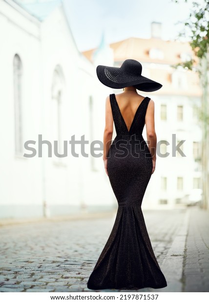 Fashion Woman in\
Black Hat and Evening Dress Back side view. Elegant Lady in Long\
Gown Rear view. Old Fashioned Model Looking away at City\
Background. Mysterious Women\
Portrait