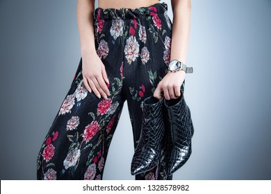 Fashion Woman Feet Flower Trousers Jand Shoes