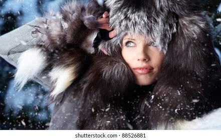 75,805 Woman fur hat Images, Stock Photos & Vectors | Shutterstock