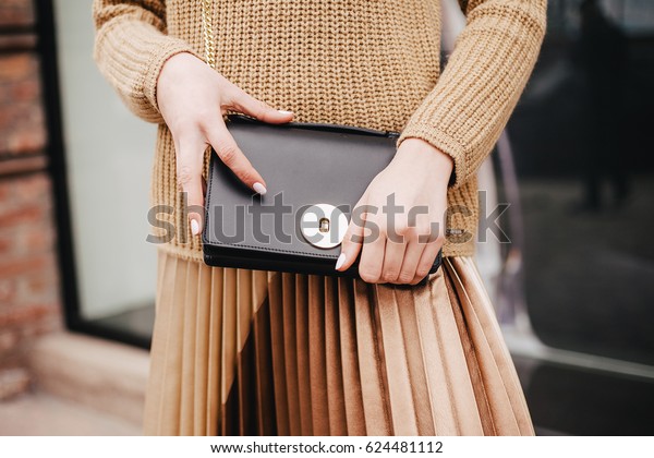 Fashionable women
bag