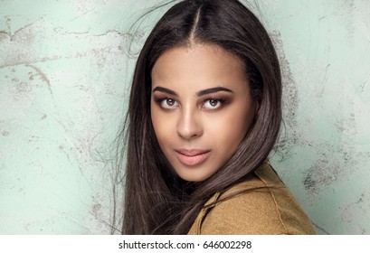 https://image.shutterstock.com/image-photo/fashionable-young-african-american-woman-260nw-646002298.jpg