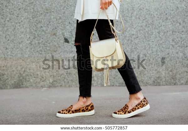 white jeans leopard shoes