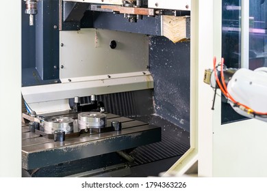 fast or quick flexible holder clamp for catch product workpiece setting on work table in cnc machining center at factory