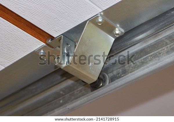 fastening of a garage door,Automatic\
Garage Door mechanism close up,automatic lifting garage\
doors
