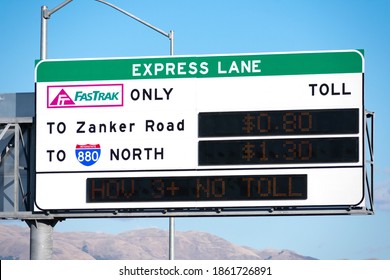 FasTrak Express Lane Sign. FasTrak Is An Electronic Toll Collection ETC System On Toll Roads, Bridges, And High-occupancy Toll Lanes In California - Sunnyvale, California, USA - 2020