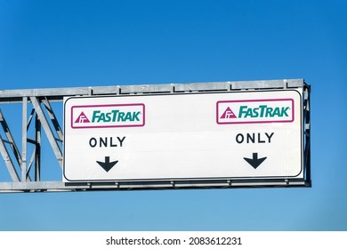 FasTrak Only Express Lane Road Sign. FasTrak Is An Electronic Toll Collection ETC System On Toll Roads, Bridges, And High-occupancy Toll Lanes In California - Los Angeles, California, USA - 2021