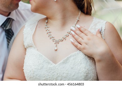 The Fat Bride Wears A Necklace Around His Neck.