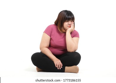 Fat Women Wear Exercise Clothes, Sit Stressful With Their Own Weight And Fat. Looking For A Way To Slim Down. Healthy Concepts. White Background