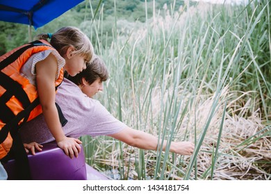 Father Showing His Daughter Something Interesting Stock Photo ...