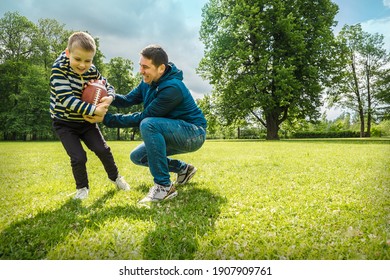 405 Family throwing football Images, Stock Photos & Vectors | Shutterstock