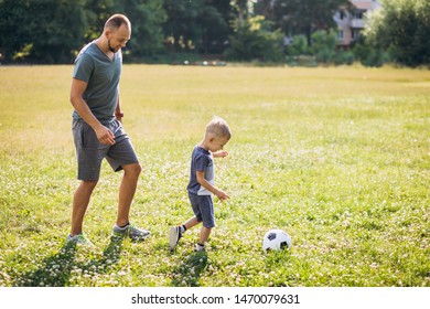 Father Son Playing Football Field Stock Photo 1470079631 | Shutterstock