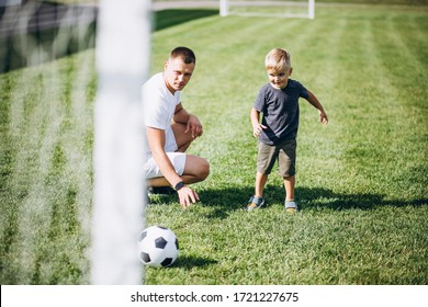 Father Son Playing Football Field Stock Photo 1721227675 | Shutterstock