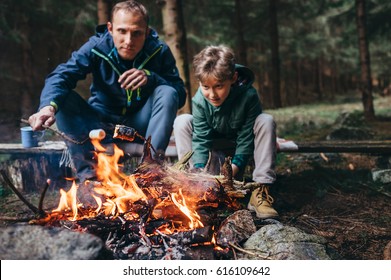 2,558 Camping Family Marshmallow Images, Stock Photos & Vectors ...