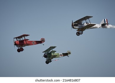 F-AYDR - F-AZVD - Fokker Dr.I Dreidecker Triplan - F-AZCN | Royal Aircraft Factory S.E.5 - La Ferté-Alais Airshow 2022