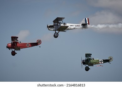 F-AYDR - F-AZVD - Fokker Dr.I Dreidecker Triplan - F-AZCN | Royal Aircraft Factory S.E.5 - La Ferté-Alais Airshow 2022