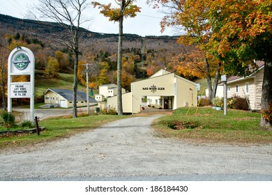 Fayston, VT, USA - October 11, 2013: Ski Lifts Wait For The Arrival Of The First Snows Of Winter At The Mad River Glen Ski Area On A Fine Autumn Morning.