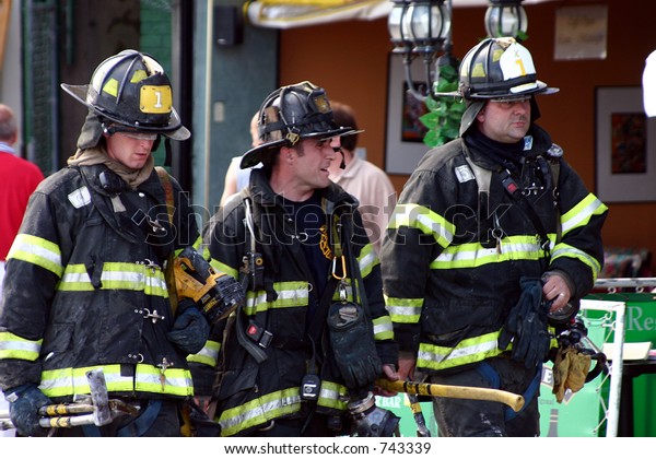 Fdny Firefighters After 2nd Alarm Brighton Stock Photo 743339 ...