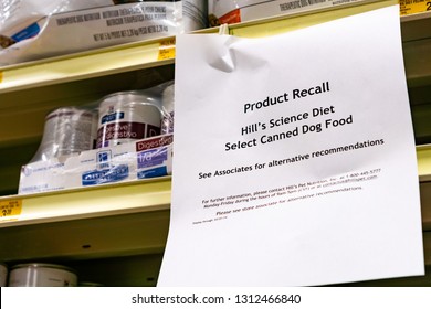 February 13, 2019 Sunnyvale / CA / USA - Hill's Science Diet Select Canned Dog Food Product Recall Sign Displayed In Pet Store