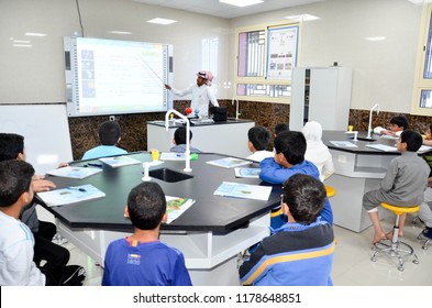 February 18, 2018 At 9:01 AM Sharurah, Saudi Arabia, A Group Of Students With Their Teacher Within The Science Lab