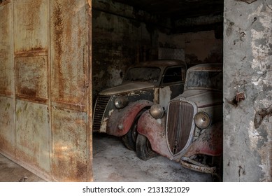 February 2022, cars abandoned in a garage,  topolino 500, urbex
