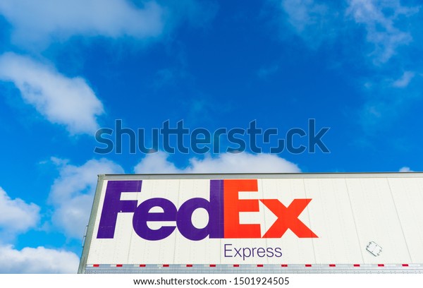 Fedex Express Logo On Fedex Corporation Stock Photo 1501924505 ...