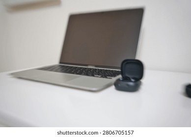 Feeling drowsy and unsteady while working at a desk