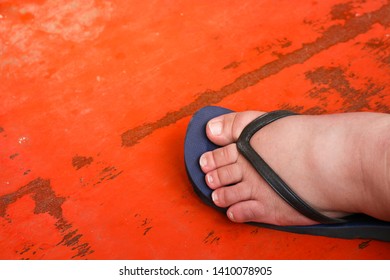 fat feet in flip flops
