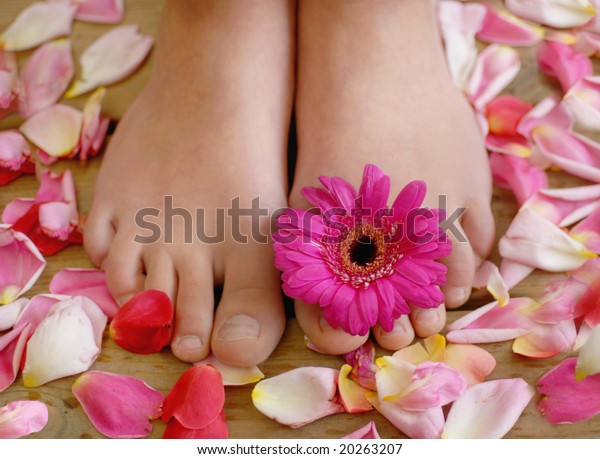 toe petals