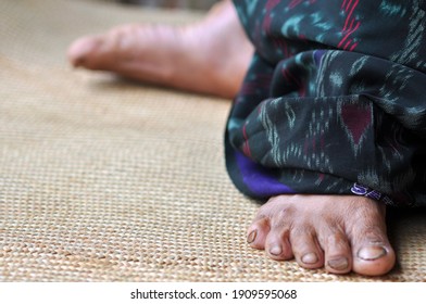 Feet Indigenous Man Stock Photo 1909595068 | Shutterstock