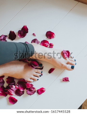 feet pic with red roses
