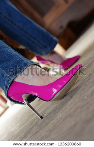 feets in pink pumps high heels
