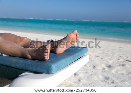 Feets sunbathing symbol