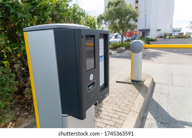 Fehmarn, Schleswig-Holstein/Germany - 05.09.2019: A Yellow Barrier With Associated Parking Ticket Machine For Opening To A Private Parking Lot Of A Hotel.