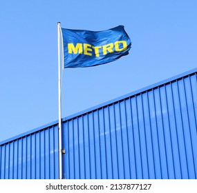 Feletto, Italy. March 19, 2022. Flag Of Metro, Outside The Local Store. It Is A German Multinational Which Operates Only With Members With A VAT Number.