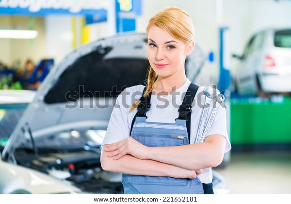 Female auto
mechanic working in car
workshop