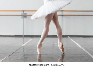 Female ballet dancer keep the rack