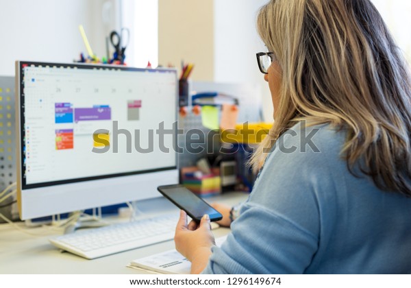 Kindertherapeutin In Einem Buro Wahrend Eines Stockfoto Jetzt Bearbeiten