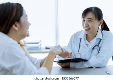 Female Doctor Consulting Patient Asian People Stock Photo 1530366677 ...