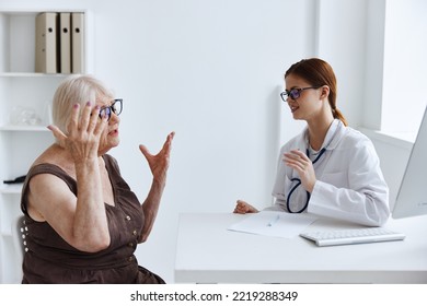 Female Doctor Conversation With The Patient Professional Advice