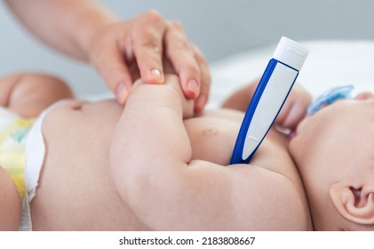 Female Doctor Examining Baby Boy Toddler Using A Thermometer For Fever Flu. A Nurse Having Medical Checkup With Sick Little Newborn Patient In Clinic. Pediatrician's Appointment, Healthcare Concept