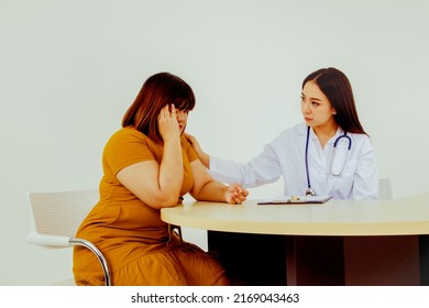 Female Doctor Gives Advice Patients Who Have Health Problems, Obesity, Stress, Headaches Doctor Who Specializes In Diagnosis Of Blood Pressure, Diabetes, Heart Disease. And Obesity For Health Care.
