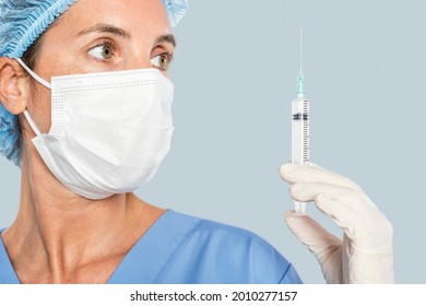 Female Doctor Png Holding A Syringe