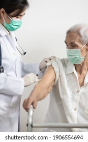 Female Doctor With Syringe Doing Injection Vaccine COVID-19 In The Shoulder Or Arm Of Senior Woman,asian Nurse Injecting,vaccinating Old Elderly,vaccination Against Coronavirus Infection,health Care